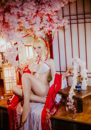 《美丽小蜜桃2》电影